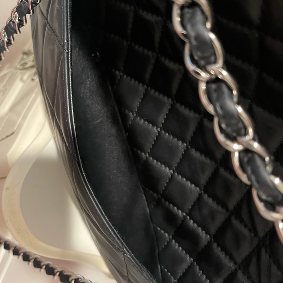 Chanel “In The Business” Maxi - Picture 5 of 13